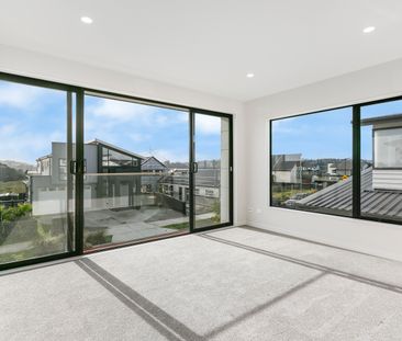 Designer Living with Harbour Views - Photo 6