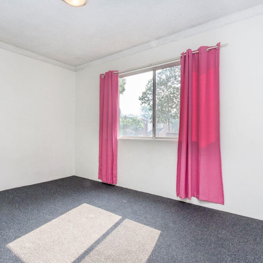 Convenient Ground Floor Living Close to Penrith CBD - Photo 1