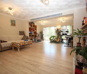 3 bedroom end of terrace house to rent - Photo 2