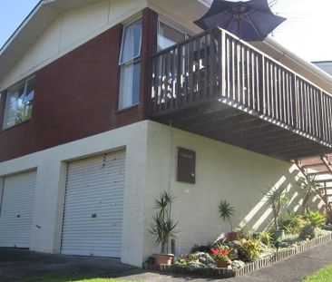 Sunny Two Bedroom Unit. - Photo 1