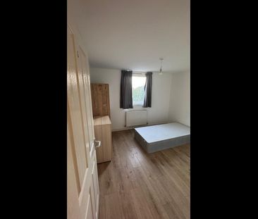 Bedsit, Derby Road, E7 - Photo 1