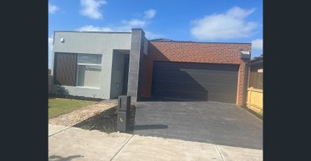 Two Weeks Free Rent - Five Bedroom Home with Large Back Yard - Photo 5