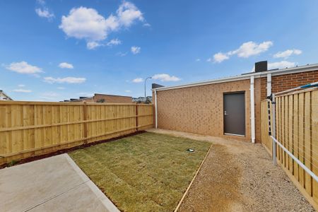 16 Jandakot Walk, Point Cook VIC 3030 - House For Rent | Domain - Photo 3