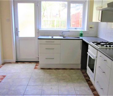 3 bedroom terraced house to rent - Photo 6