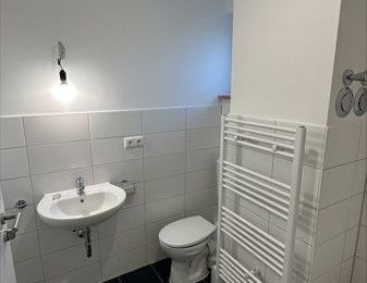 Perfekt für kleine Familien: Erstbezug nach Umbau im Erdgeschoss mit Terrasse - Photo 1