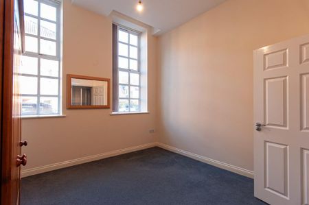2 bedroom ground floor flat to rent - Photo 3
