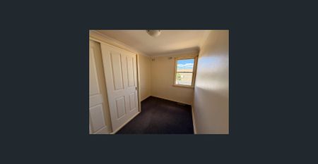 Fully Fenced 3 Bedroom Cottage Available Now - Photo 3