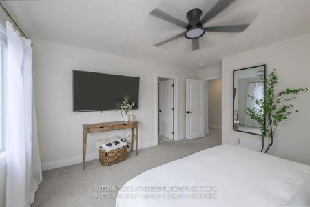 Detached Home For Lease | X8392906 - Photo 2