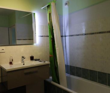 Location Appartement 3 pièces 73m² BOURG LES VALENCE 26500 - Photo 2