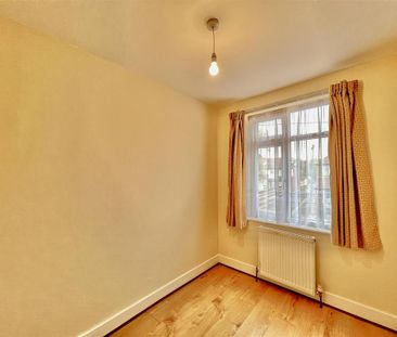 4 bedroom semi-detached house to rent - Photo 2