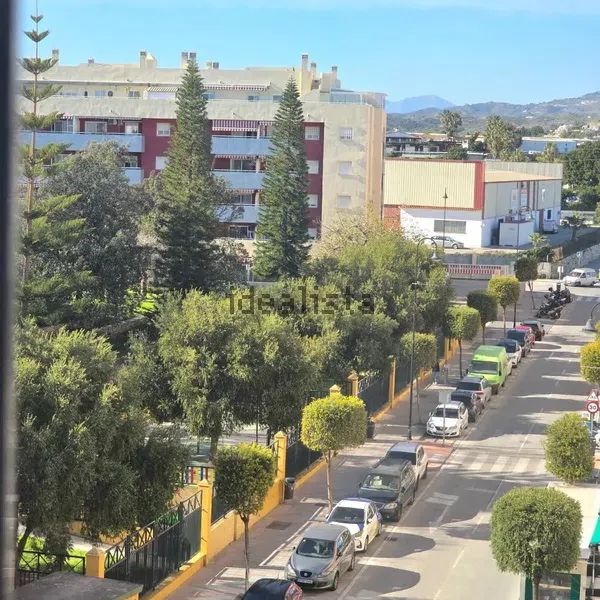 Alquiler de piso en Calle León Felipe - Photo 1