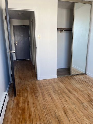 1 BDRM/1 BATH - 115 3RD AVE S - Available Now - Photo 3