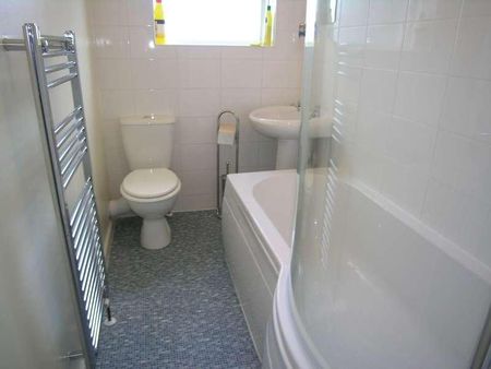 Bedroom Detached House In Charminster, BH9 - Photo 4