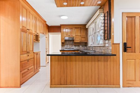24 Olinda Street, Glen Waverley - Photo 2