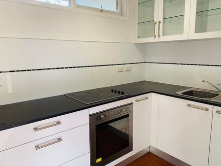 Immaculate One-Bedroom Apartment in the Heart of Ashfield - Photo 5