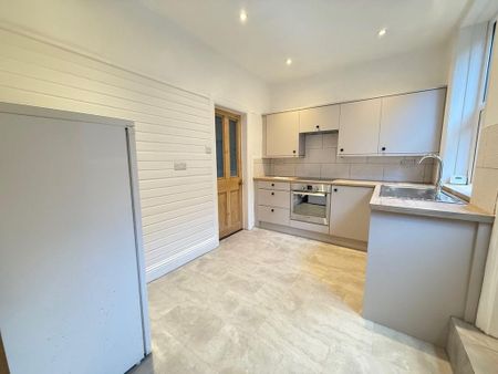 2 bedroom semi-detached house to rent - Photo 4