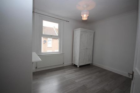 2 bedroom Terraced House to let - Photo 3