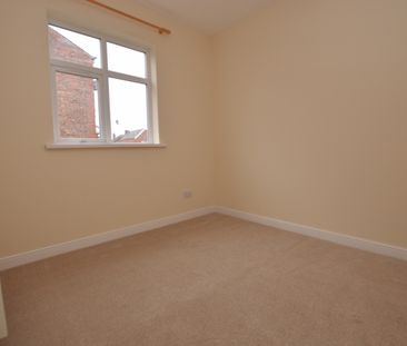 2 Bedroom Ground Floor Flat - Photo 5