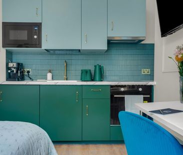 Studio Flat, Eardley Crescent, SW5 - Photo 1