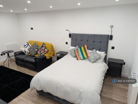 Studio to rent - Photo 4