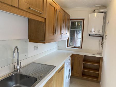 4 bedroom detached house to rent - Photo 5