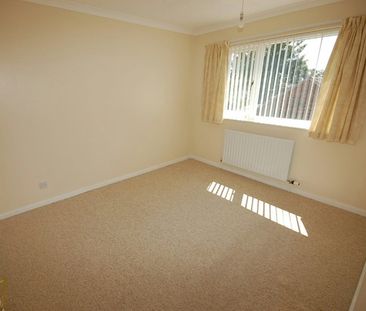 Semi-detached house to rent on - Photo 2