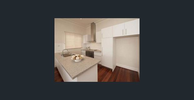 UNFURNISHED! - Stunning Completely Renovated Character Home! Home Opens. - Photo 1