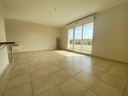 Location Appartement 3 Pièces 71 m² - Photo 2