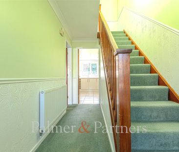 3 bedroom detached house to rent - Photo 2