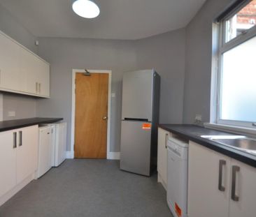 6 bedroom house to rent - Photo 2