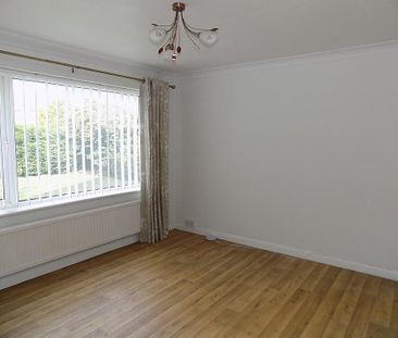 2 bedroom detached bungalow to rent - Photo 2