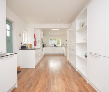 4 bedroom detached house to rent - Photo 4
