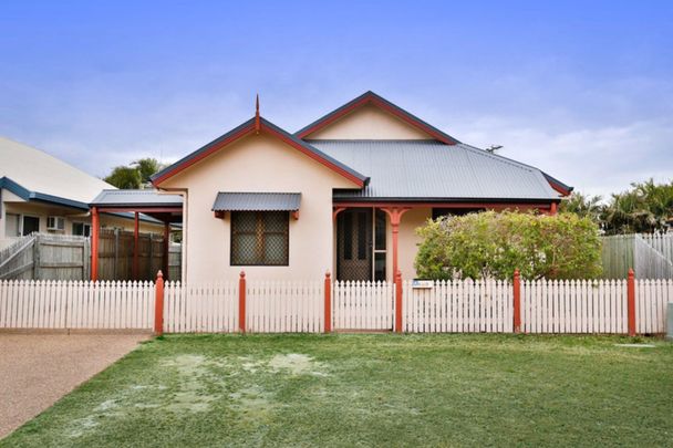 Three Bedroom Cottage in Douglas - Photo 1