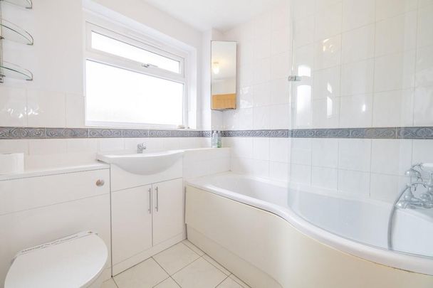 4 bedroom detached house to rent - Photo 1