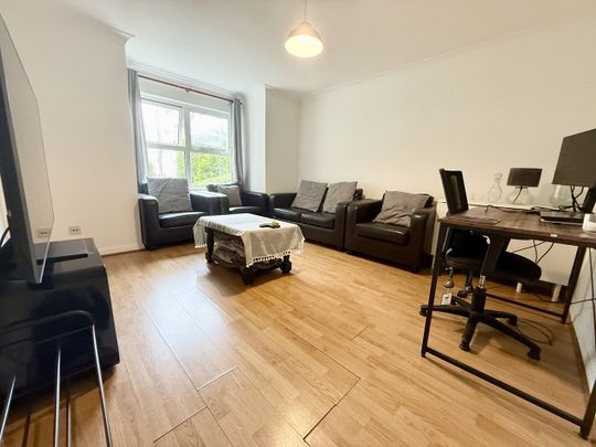 2 Bed Flat, Bedford Hill, SW12 - Photo 1
