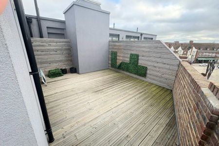 Station Parade - Photo 3