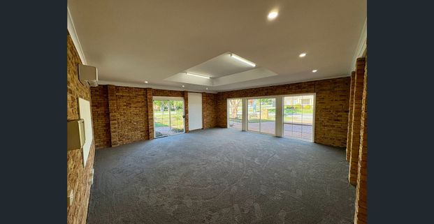 SUIT WORK FROM HOME OFFICE OR SMALL BUSINESS (STCA) on double block - Photo 1