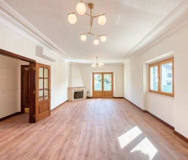 Sunny family home with pool & garden in Lombos Sul, Carcavelos. - Photo 5