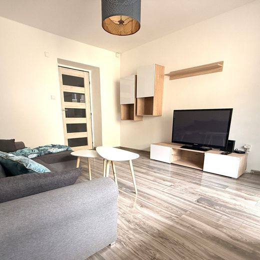 Komplet zariadený 3-izbový byt centrum-na skok od Bulváru - Fotografia 1