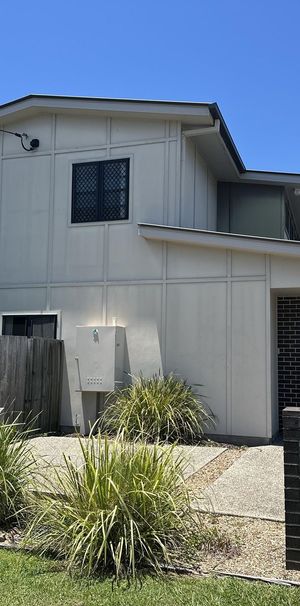 FOUR BEDROOM TOWNHOUSE IN THE HEART OF CLEVELAND - Photo 1