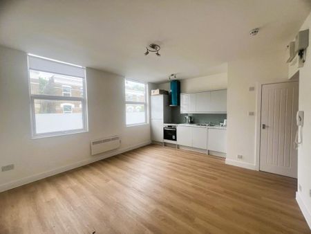 Studio to rent - Photo 2