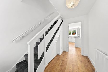 A new refurbished town house in a great location for local shops, buses to Richmond and Kingston and close to the riverside and open spaces of Ham Riverside Lands. Available mid November 2025. - Photo 3