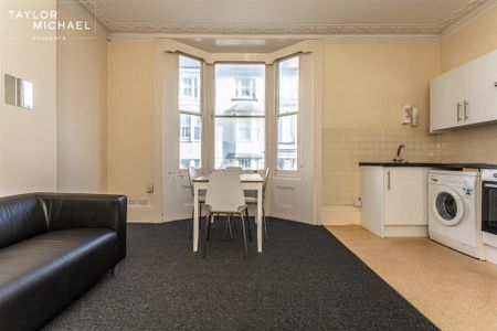 4 bedroom terraced house to rent - Photo 5