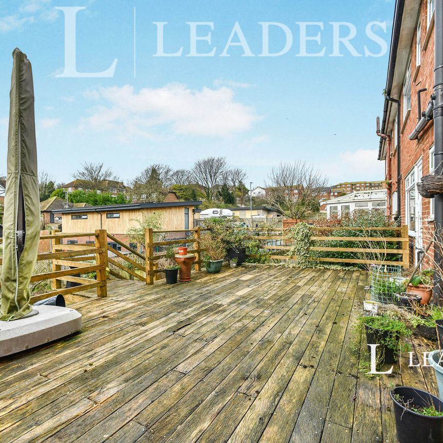 4 bedroom house to rent Falmer Gardens, Brighton, East Sussex, BN2 - Photo 1