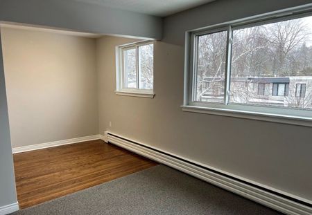 For Lease - 370 Penn Avenue, Newmarket, Ontario - Photo 2