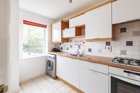 3 bedroom end of terrace house to rent - Photo 5