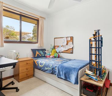 Open the Door to Family-Friendly Living in Aberfoyle Park - Photo 3