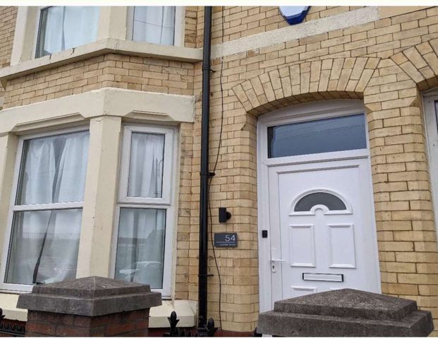 Jubilee Drive Room 6 - Photo 1