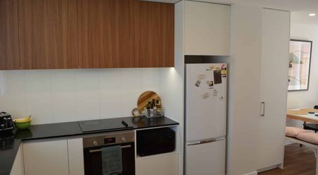 Spacious 2 bedroom with off street park - Photo 3