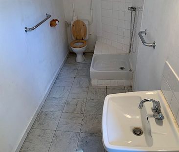 Appartement 1 pièces 30m2 MARSEILLE 6EME 383 euros - Photo 5